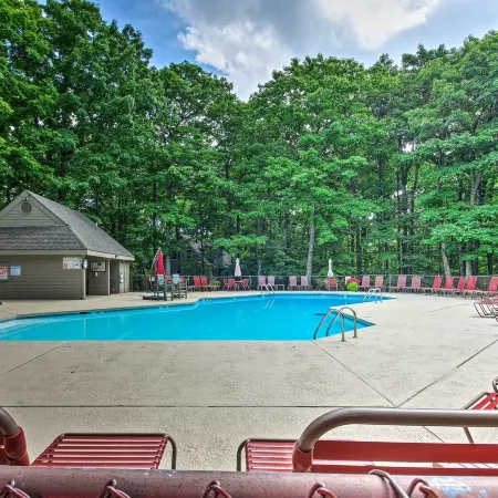 Wintergreen Resort Condo w/ Deck, 0.3 Mi to Slopes