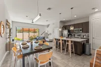 Chic Villa Domani Retreat 9ppl Hotels in Loughman