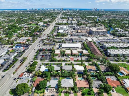 Beautiful House with Pool & Jacuzzi
