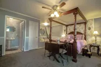 The Dickey House, Queen Anne Suite