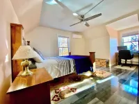 The Under Ridge Home - 4 Bedroom w/Fireplace
