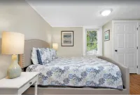 Awesome location downtown. Walk to the beach, marginal way