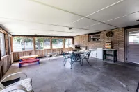 Spacious  Townhouse - 1 mile from Lambeau