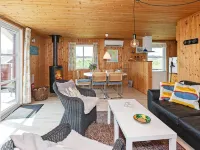 Familyfriendly Retreat Near Beach - Homestays