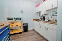 Tranquil condo 129 with AC in charming Cedar Key