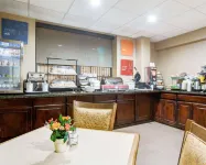 Spark by Hilton Muskogee - breakfast
