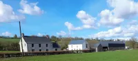 3 Bed Farmhouse - Sleeps 6 - Wifi - Parking