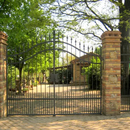 Tuscan Charm: Frassini Cottage