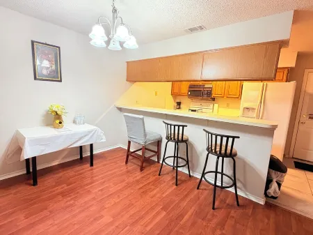 Spacious 2 Bedroom House | Everything within 4 mins Drive