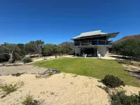 Normanville Beach House - Wake up to the Sound of the Ocean and Bird Life.