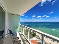 Insta-Worthy-Prestigious ocean view studio,on the beach. Sought after balcony.