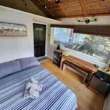 Madeira Park Oceanview Suites Rooms