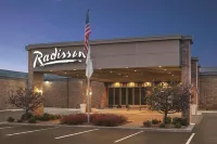 Radisson Hotel and Conference Center Fond du Lac - parking