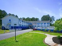 Days Inn by Wyndham Chincoteague Island - parking