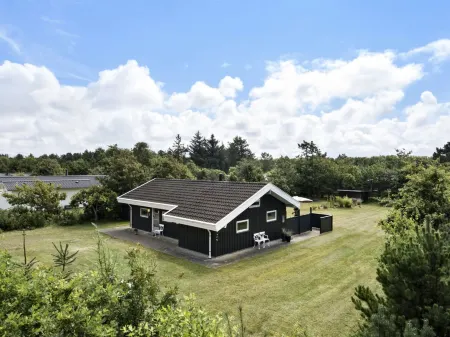 "Gita" - 2.2km from the Sea Отели рядом с достопримечательностью «V. Hjermitslev Kirke»