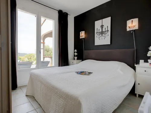 Stylish Family Villa in Félines