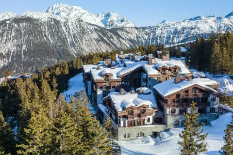 아포제 쿠르슈벨, 외트커 호텔