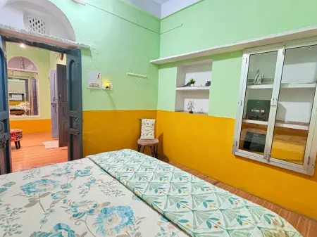 Divine Stay - Facing Krishna Janmabhoomi Temple, Mathura/Vrindavan - Sleeps 2-6 Отели рядом с достопримечательностью «Шрай Кришна Джанмастан Темпл, Матхура»