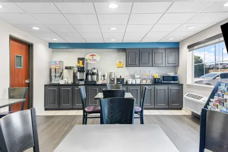 Super 8 by Wyndham Weatherford