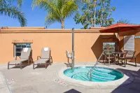 Holiday Inn Express & Suites CORONA by IHG - Hot Tub