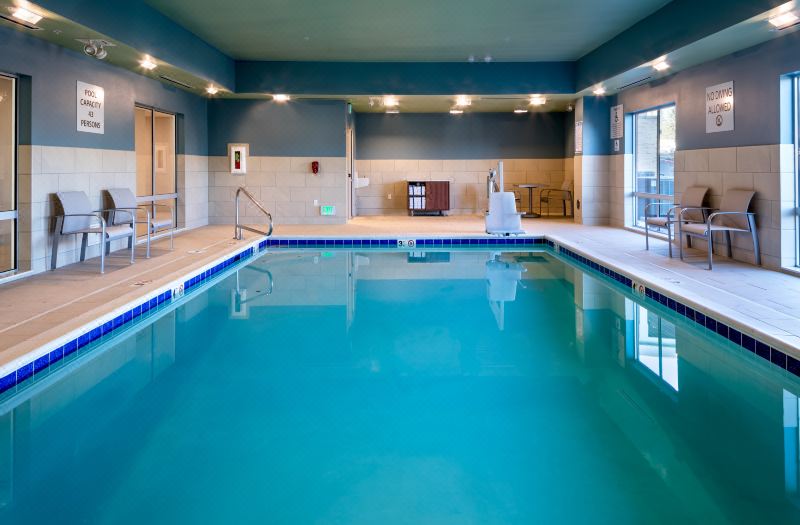 Holiday Inn Express & Suites Bend South by IHG photo 2