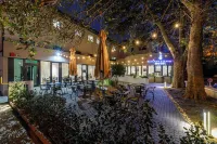 Johann Strauss Hotel Hotels near فلوريسكا بارك