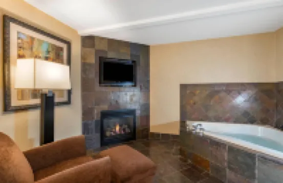 ลอยด์ โรงแรม แอสโทเรีย เบย์ฟรอนต์, แอน แอสเซนด์ คอลเลคชั่น โรงแรม