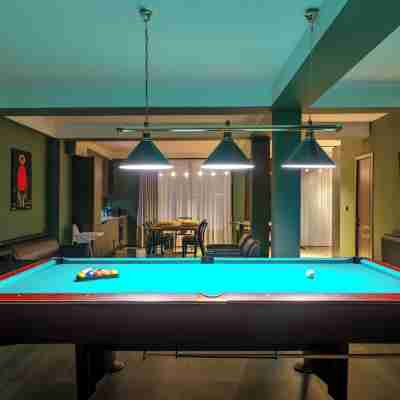 Niabi 4BDR Apartments with billiards Fitness & Recreational Facilities