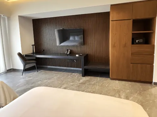 瑞亨特套房酒店(Hotel Suites Regente) 喬盧拉住宿飯店