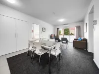 Spacious 2-Bed Conveniently by Lake Tuggeranong