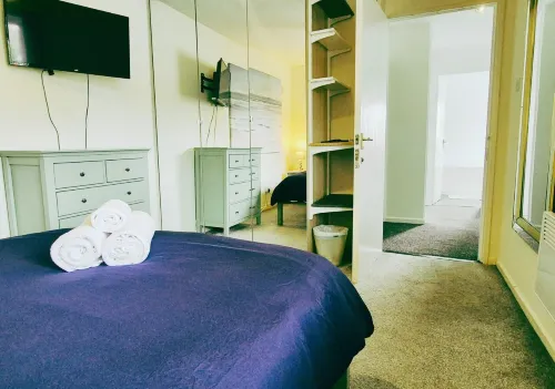 Comfy 3BR Flat on Quiet Street Hotels in Beeston