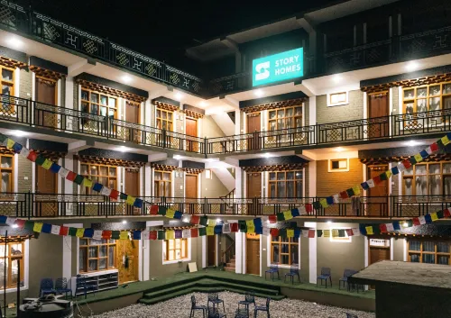 Story Homes Hotels in Kaza