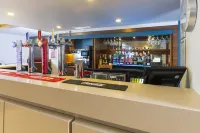 Holiday Inn Express WARWICK - STRATFORD-UPON-AVON by IHG - bar