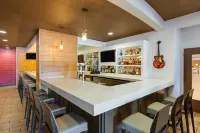 Holiday Inn NASHVILLE-VANDERBILT (DWTN) by IHG - bar