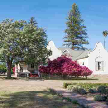 Bakenskraal Ostrich Palace Hotel Exterior