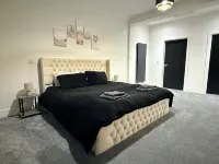 ラグジュアリー ホーム 5 ベッドルーム 3 バスルーム ゲームズルーム パーキング Tredegar House周辺のホテル