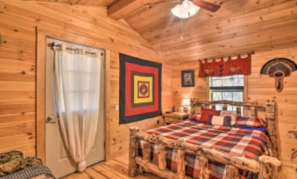 Parsons Semper Fi Cabin w/ Fire Pit!
