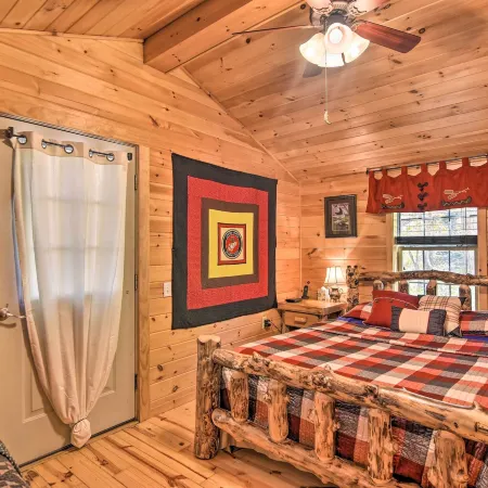 Parsons Semper Fi Cabin w/ Fire Pit! Отели в г. Такер