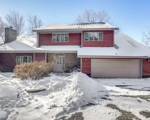 4000 sq. ft. With EXTRA LARGE BRAND NEW HOT TUB. Directly across from Ski Resort Hotels in Hunter