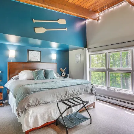'Alpine House' Modern Delevan Cabin on 2 Acres