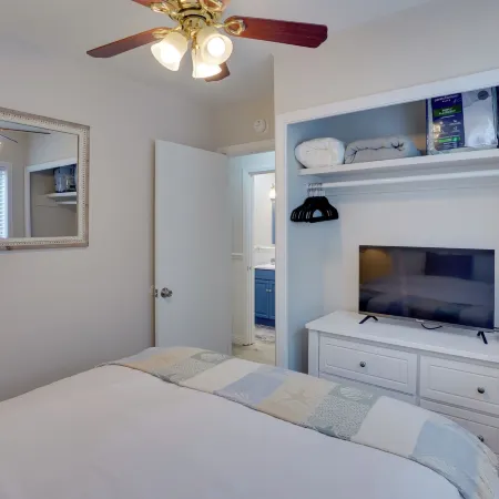 Catalina Island Duplex - Steps to Beach and Pier!