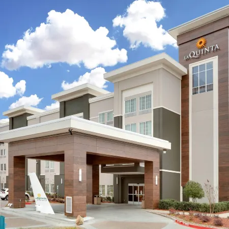 La Quinta Inn & Suites by Wyndham Dallas Love Field Отели рядом с Аэропорт Лав-Филд