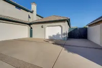 Private Pool & Hot Tub! Relaxing Mesa Apartment - شقق