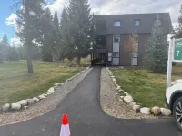 Peaceful cozy place on the river with great views