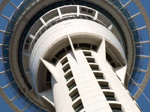 โรงแรมเมอเวนพิคออคแลนด์