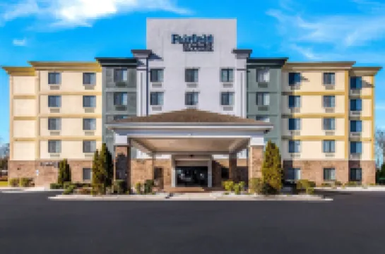 Fairfield Inn & Suites Greensboro Coliseum Area Hotels in Guilford County