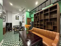 Nineties Homestay - Hostels