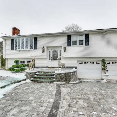 Spacious Yard w/ Gazebo: Charming Windsor Retreat
