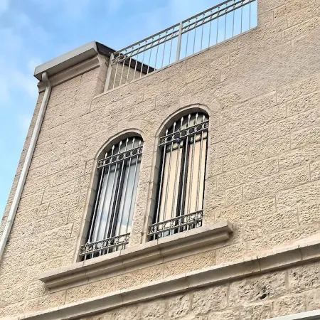Charming Kosher Duplex with Balcony, City Center, Next to Machane Yehuda Market!