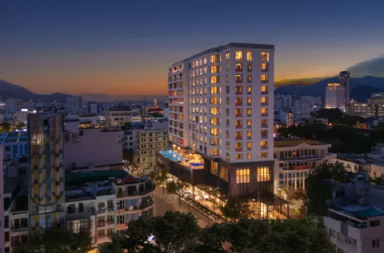 Four Points by Sheraton Nha Trang Отели рядом с достопримечательностью «AB Central Square Nha Trang»